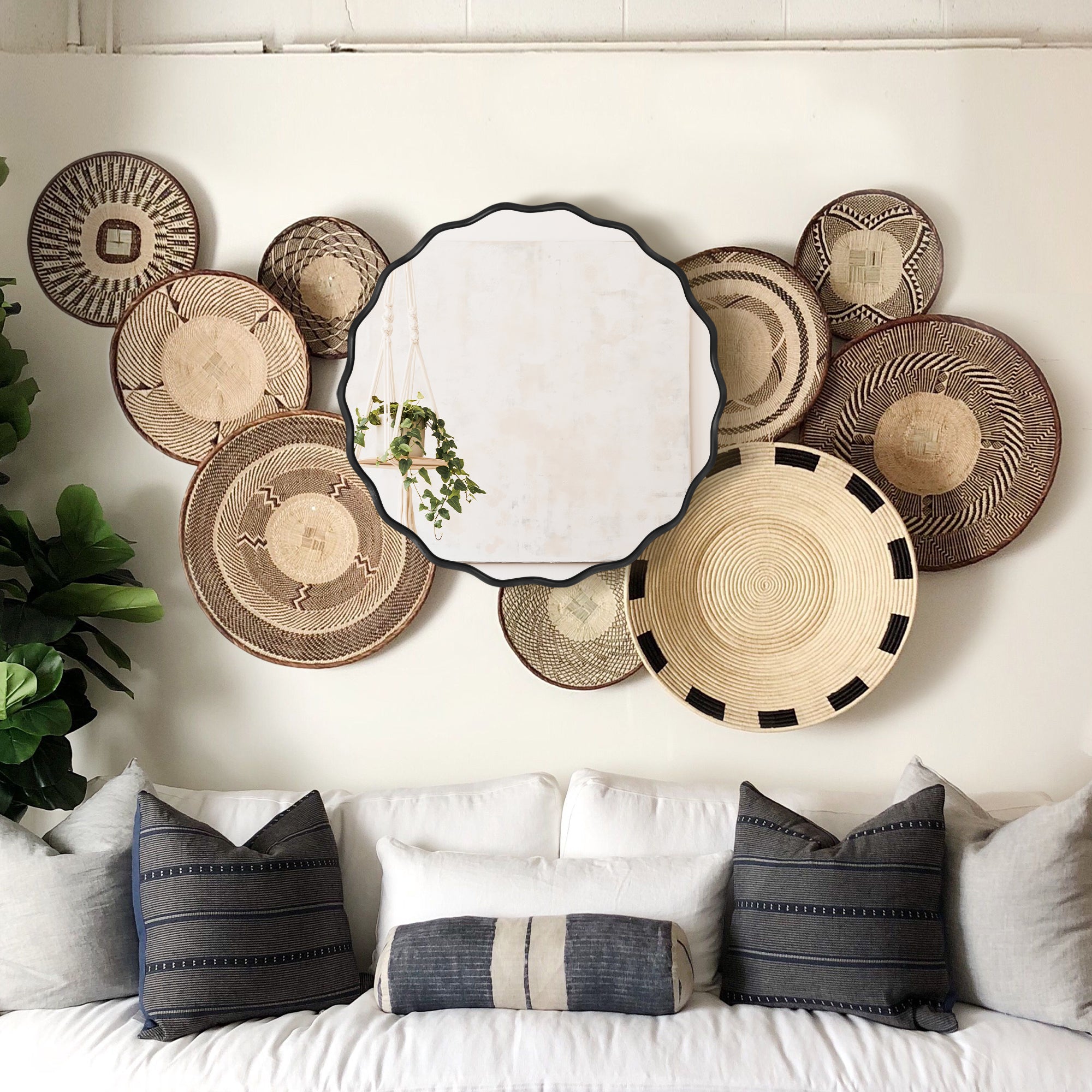 Fahomiss 24" Modern Wavy Round Mirror, Bathroom Wall Decor Mirror with Metal Frame & Hanging Hooks, Wall Mounted Vanity Mirror for Bath, Living Room, Entryway, Black